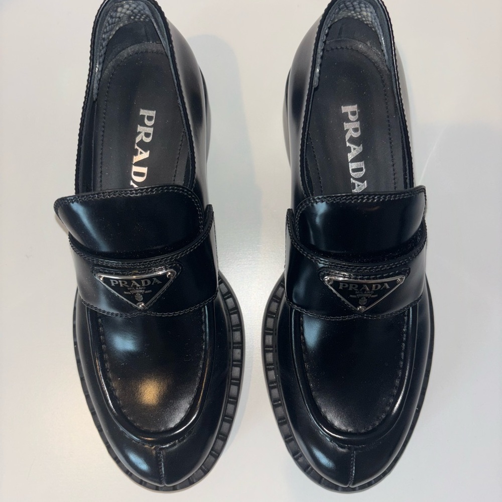 Prada Women’s Black Loafers - Picture 4 of 13